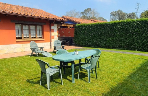 La Portilla Cabaña | Apartamento completo rojo en Llanes