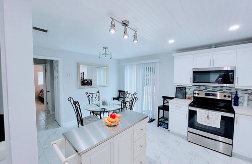 Temple Crest Casa | Complete Remodel Charmin home near bush garden,hard rock casino, Moffitt,Usf!!