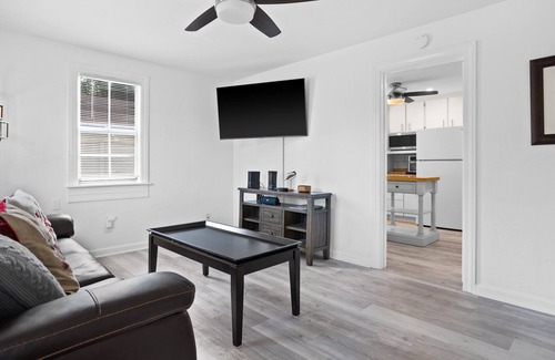 Disston Heights Casa | Completely Refinished Home Fresh 2 bedroom 5 miles from downtown and the beach