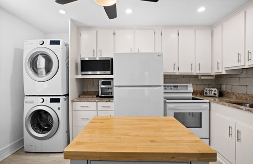 Disston Heights Casa | Completely Refinished Home Fresh 2 bedroom 5 miles from downtown and the beach