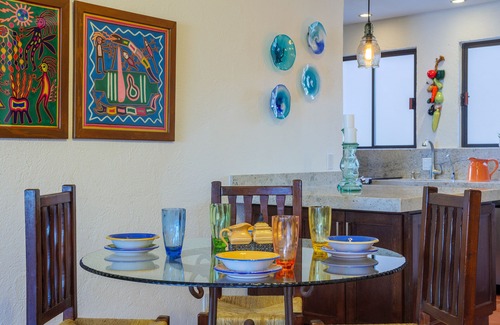 San Jose del Cabo Condominio | COMPLETAMENTE REMODELADO Impresionante condominio frente al mar!