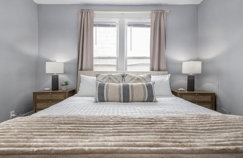 Michigan City Apartamento | Completely Remodeled Walking Distance to Downtown Close to the Beach Downstairs Washer Dryer