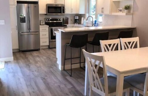 Clear Lake Cabaña | Completely remodeled home within walking distance to the lake!