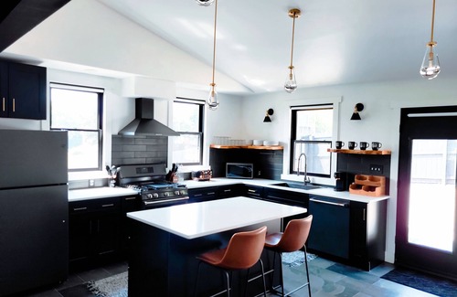 Daniels Hill Casa | Completely remodled Victorian era home downtown Lynchburg VA