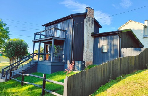 Daniels Hill Casa | Completely remodled Victorian era home downtown Lynchburg VA