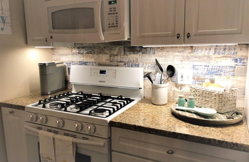 Bethany Beach Condominio | ¡NUEVO! Completamente renovado, condominio familiar con vista al lago en Sea Colony!