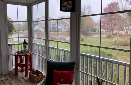 Bethany Beach Condominio | ¡NUEVO! Completamente renovado, condominio familiar con vista al lago en Sea Colony!