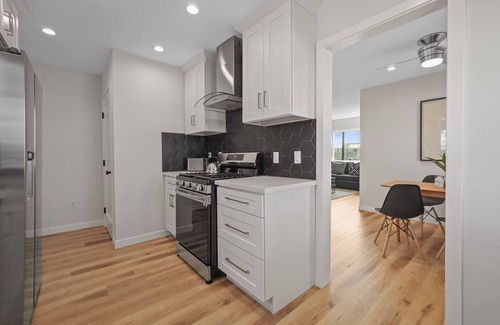 Los Angeles Chalet De Esquí | Completely Renovated Oasis on The Hill Los Angeles/Inglewood