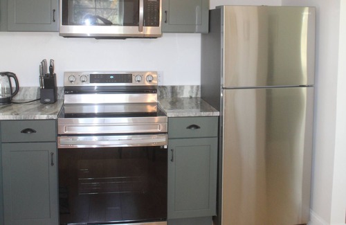 Bedford Casa | Completely renovated 2 bedroom farm cottage in Bedford Va.