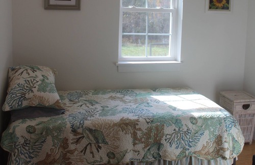 Bedford Casa | Completely renovated 2 bedroom farm cottage in Bedford Va.