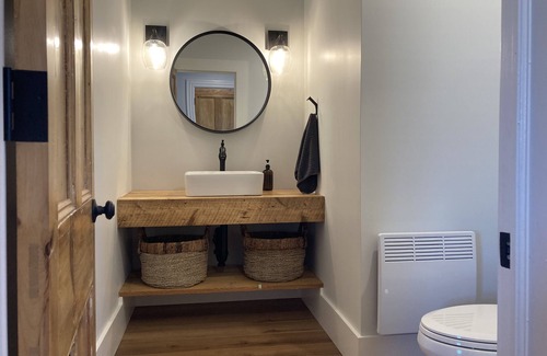 Charlotte's Shore Otro | Completely renovated secluded 6 bedroom farmhouse in central PEI
