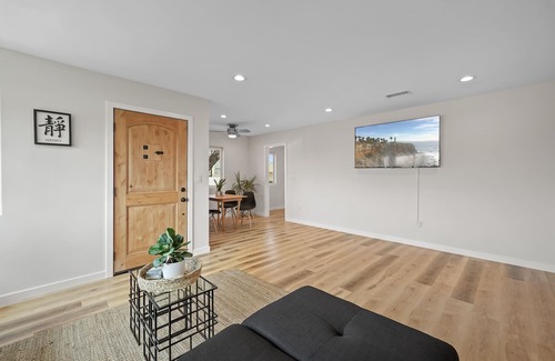 Los Angeles Casa | Completely Renovated Oasis on the Hill