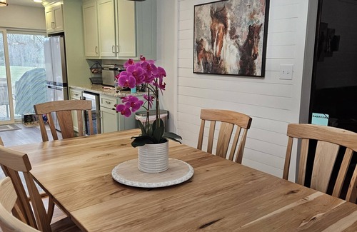Alexis Otro | Completely updated Farmhouse with everything you will need! Relax and enjoy!