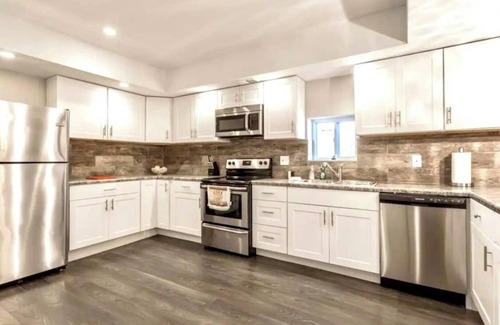 Independence Casa | Completely updated home a few blocks from the Historic Independence Square