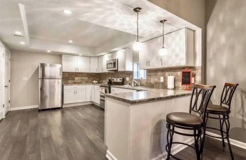 Independence Casa | Completely updated home a few blocks from the Historic Independence Square