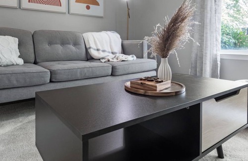 Grosse Pointe Woods Casa | Completely Renovated GP Oasis