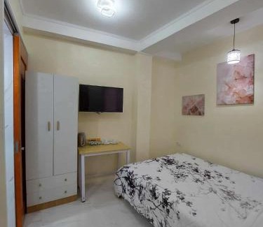 Compostela Cama Y Desayuno | Compostela Guest Room #2 Terrace, Rooftop, Netflix, WiFi