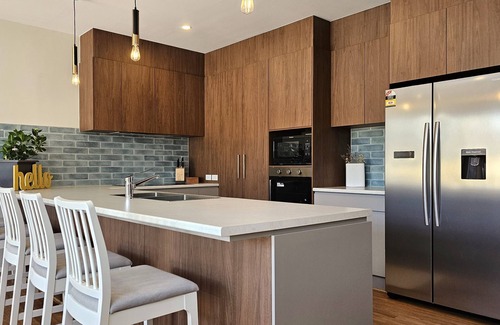 Pearce Casa | Comtemporary 4bedrm Townhouse with 2 car garage