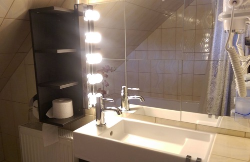 Baia de Fier Casa | Conacul Bunicilor