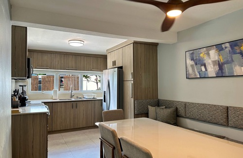 Santurce Casa | Condado Laguna Villa Jacuzzi 6Bed 3Bath Generator