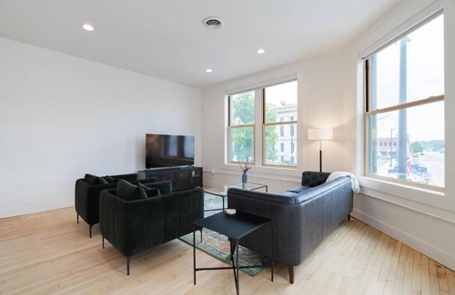 Van Buren Casa | 'condo A' Gallery Suite - Downtown Marion