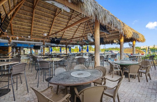 Trailer Estates Condominio | Condo at the Bay with kitchenette, opt-in continental breakfast, queen&sofa bed