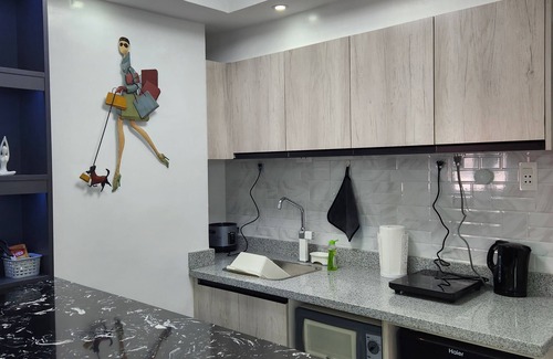 Mactan Export Processing Zone Apartamento | Condo Azur Suites B207, 5mins Airport, Netflix, Stylish, Cozy, Swimming Pool
