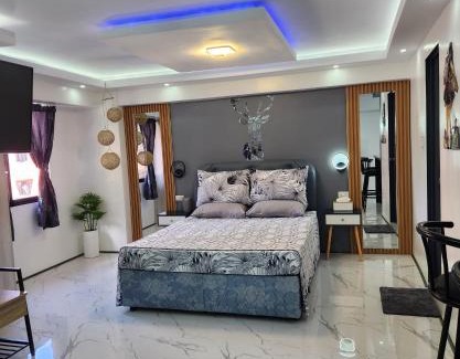 Mactan Export Processing Zone Apartamento | Condo Azur Suites B207 near Airport, Netflix, Stylish, Cozy with swimming pool