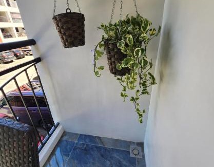 Mactan Export Processing Zone Apartamento | Condo Azur Suites B207 near Airport, Netflix, Stylish, Cozy with swimming pool