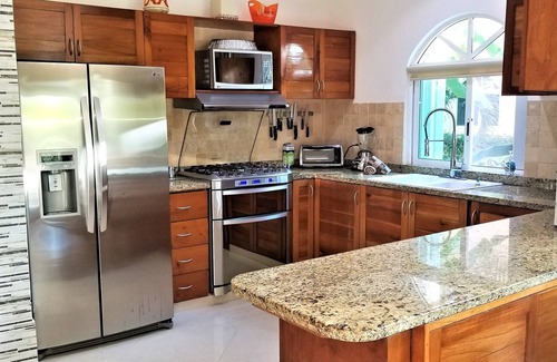 Puerto Aventuras Condominio | Condo Bellmare B2 Dormitorio frente al agua laguna 3 pasos a la piscina. 1 minuto. de la playa