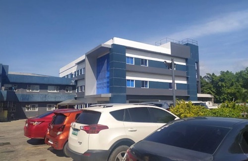 Lapu-Lapu Condominio | Condo by the Beach OMP Mactan International Airport Cebu 3-bedroom/3 bathrooms