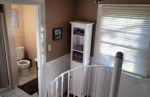 West Dennis Condominio | Condo close to the beach and across the street from the marina.