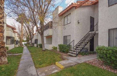 Las Vegas Condominio | Condo close to the strip, UNLV & Sunrise Hospital