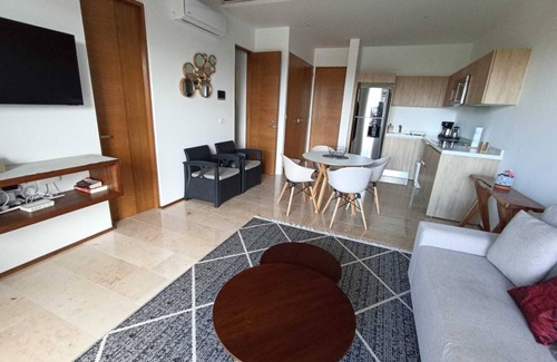 Tohoku Apartamento | Condo DOWNTOWN muy cerca del Mar y de la 5 Av.
