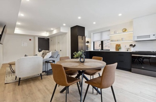 Collingwood Condominio | Condo for 4 Overlooking Downtown Collingwood