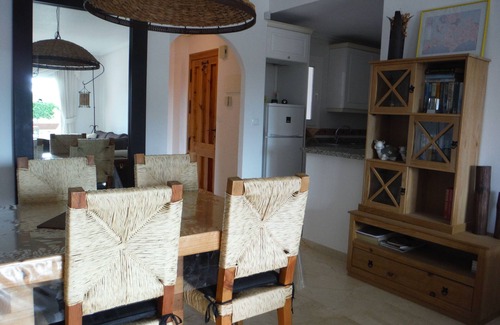 Orihuela Costa Apartamento | condominio en el acogedor jardín junto a la piscina.