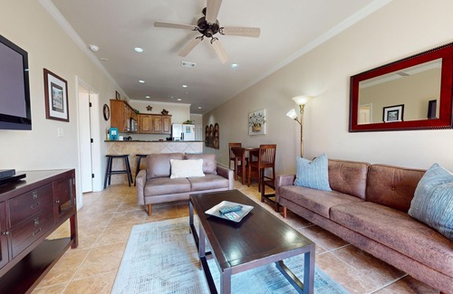 Gruene Condominio | condominio impresionante en GRUENE, con vistas al impresionante río Guadalupe!