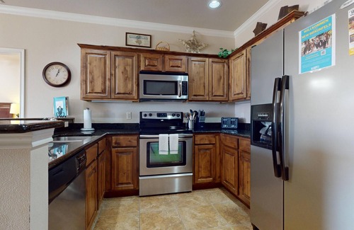 Gruene Condominio | condominio impresionante en GRUENE, con vistas al impresionante río Guadalupe!