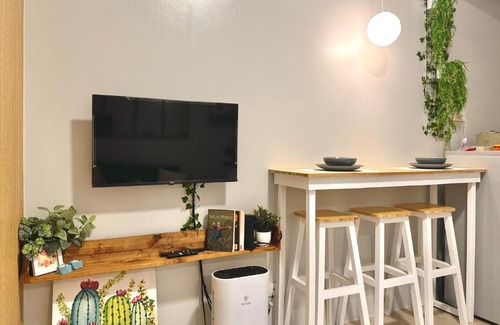 Santo Cristo Apartamento | Condo in QC 1br with balcony - Hershey's Crib