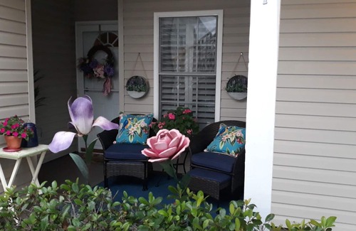 Surfside Beach Condominio | Condo in quiet area of Myrtle Beach, Intracoastal boat landing 1mi., Ocean 5mi.!