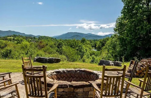 Townsend Condominio | Condo nestled in the Smokies with pool!