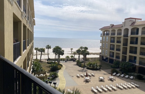 Henderson Point Condominio | Condo On The Beach