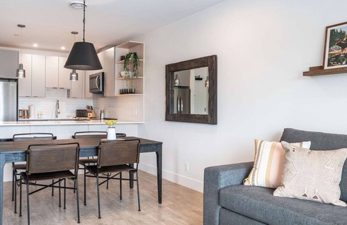Revelstoke Condominio | Condo - Revelstoke Vacations - The Selkirk House