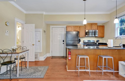 Wilmington Historic District Condominio | Condo Riviere Stay Downtown! Walk everywhere!