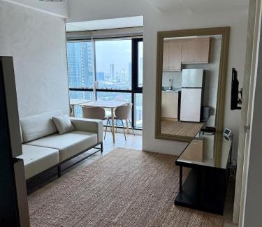 Wack-Wack Greenhills Apartamento | Condo Roughly 30 mins from NAIA with view of Greenhills