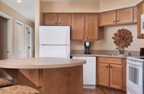 Big Bear Lake Complejo | Condo Style Resort Big Bear Lake Full Kitchen, BBQ Grill, Patio, Three Hot Tubs