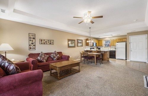 Branson West Condominio | Condo & Suite with Lock-off Connection in Serene, Gated Community