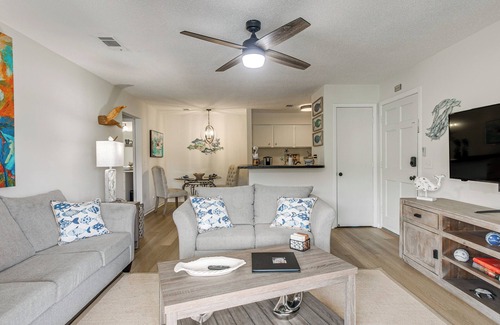 Saint Simons Island Apartamento | Condo w/ Amazing Amenities: 1 Mi to Beach!