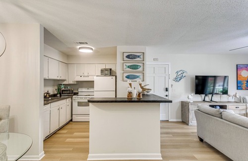 Saint Simons Island Apartamento | Condo w/ Amazing Amenities: 1 Mi to Beach!