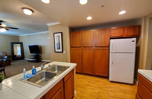 Westlake Condominio | Condo w/Gym/Pool & Garage- Near Downtown & Airport